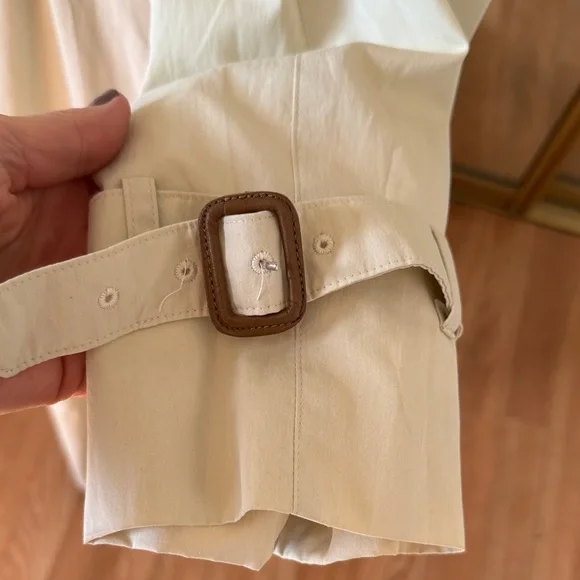 Vintage Burberry Beige Trench Coat with Classic Silhouette,size Large - Picture 7 of 16